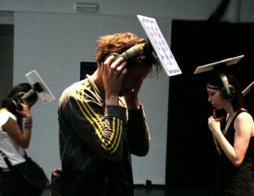 Sound Delta — auditeurs équipés des casques augmentés